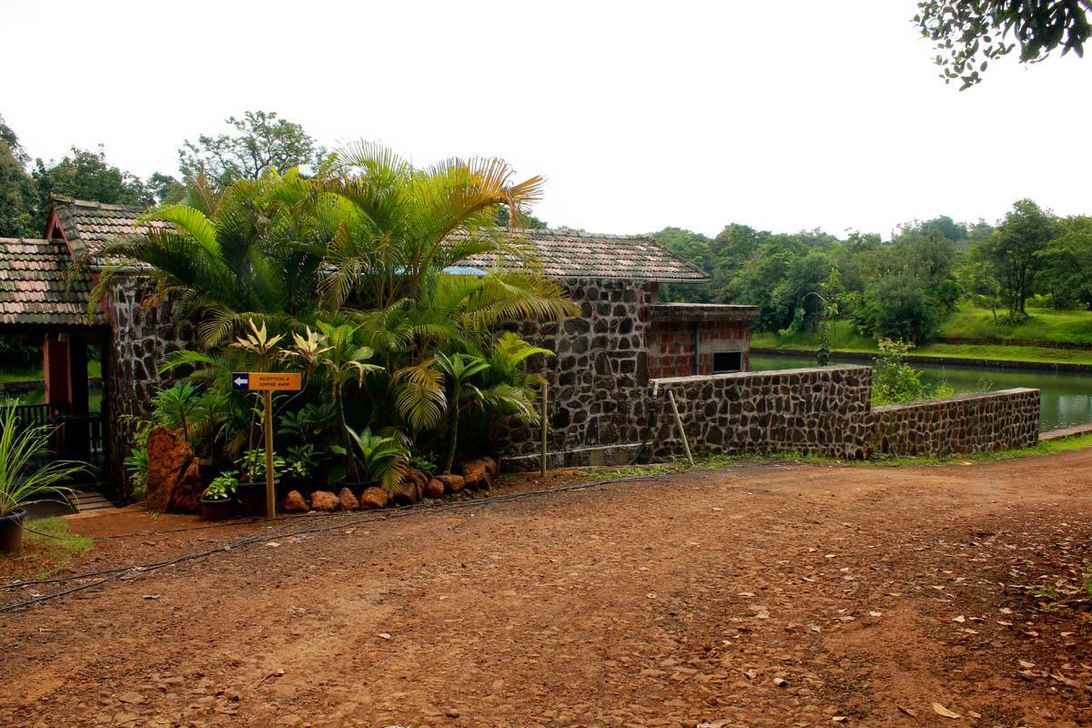 Cherilyn Monta Resort - Ratnagiri Vatul Екстер'єр фото