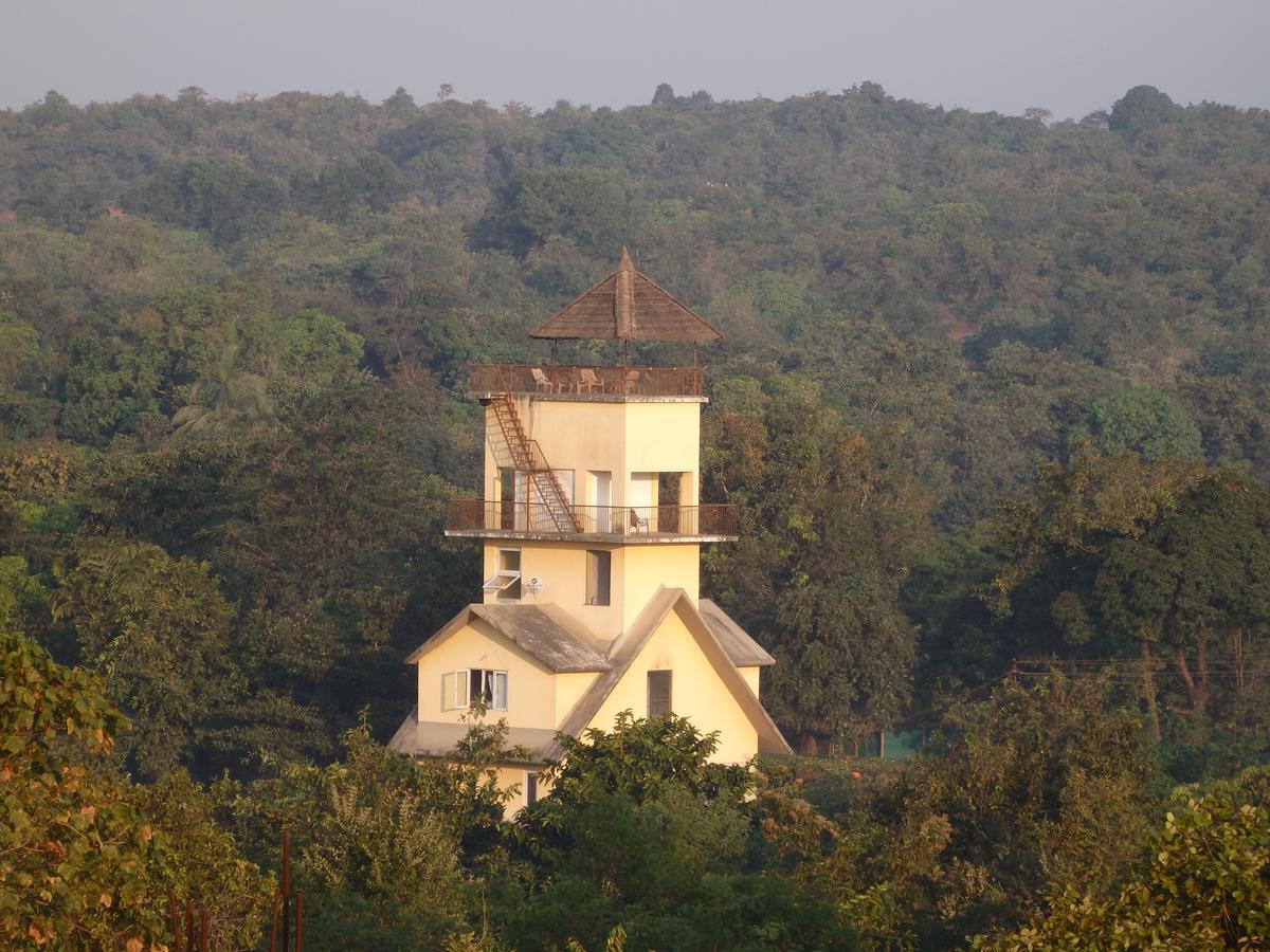 Cherilyn Monta Resort - Ratnagiri Vatul Екстер'єр фото