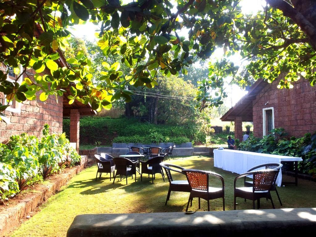 Cherilyn Monta Resort - Ratnagiri Vatul Екстер'єр фото